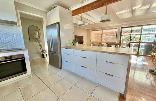 Broadbeach Waters House | Waterfront Family Home - Sleeps 6 - Pet Friendly