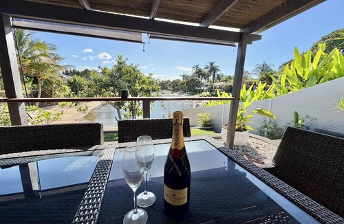 Broadbeach Waters House | Waterfront Family Home - Sleeps 6 - Pet Friendly