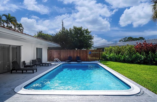 Deerfield Beach Villa | Waterfront! Fantastic 3-bedroom fully renovated villa with POOL and HOT TUB!