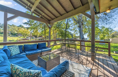 Lakeland House | Waterfront! Firepit~3 King bedrms~playroom~kayaks~near restaurants