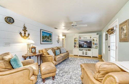 Weeki Wachee Gardens House | Waterfront Florida Abode w/Deck, Grill & Fire Pit