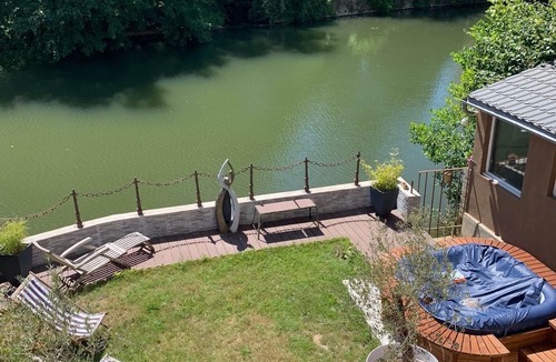 Beaumont-sur-Sarthe House | Waterfront Villa Romana with SPA