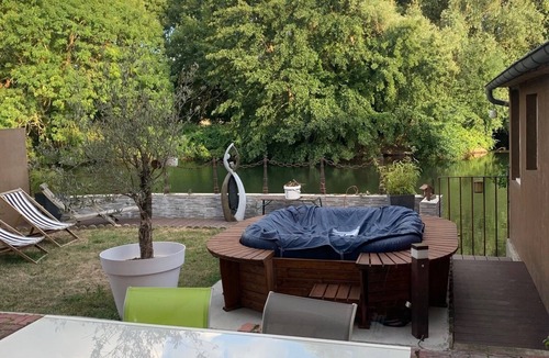 Beaumont-sur-Sarthe House | Waterfront Villa Romana with SPA