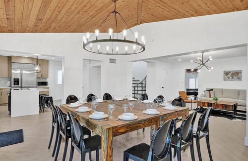 Hollywood Lakes House | Waterfront Fun! 6BR Pool Beach 5 Min