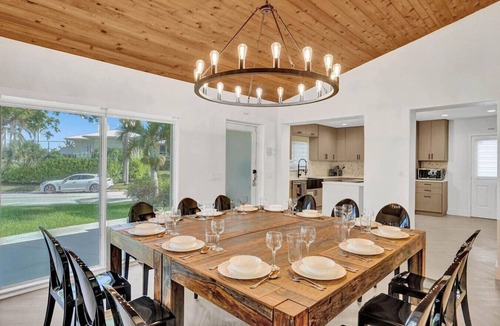 Hollywood Lakes House | Waterfront Fun! 6BR Pool Beach 5 Min