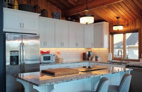 Shelton House | Waterfront Fun Starts Here! Endless activites- Pickleball, Pool, Sauna, Kayaks and more!