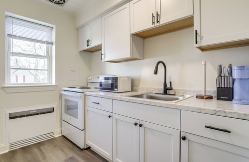 Cambridge Apartment | Waterfront Gem < 1 Mi to Dtwn Cambridge!