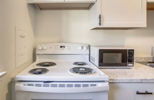 Cambridge Apartment | Waterfront Gem < 1 Mi to Dtwn Cambridge!