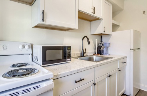 Cambridge Apartment | Waterfront Gem < 1 Mi to Dtwn Cambridge!