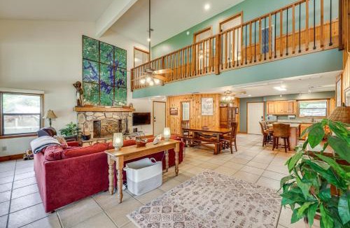 Eclectic House | Waterfront Gem on Lake Martin w/Kayaks & Dock!