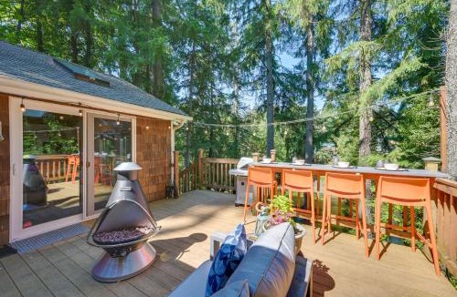 East Olympia House | Waterfront Gem on Lake Saint Clair w/Private Deck
