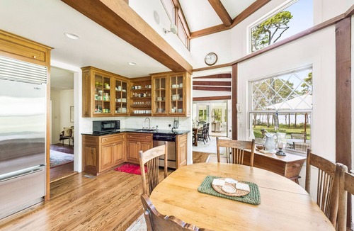 Village of East Hampton House | WATERFRONT GEORGICA POND AND BOATHOUSE