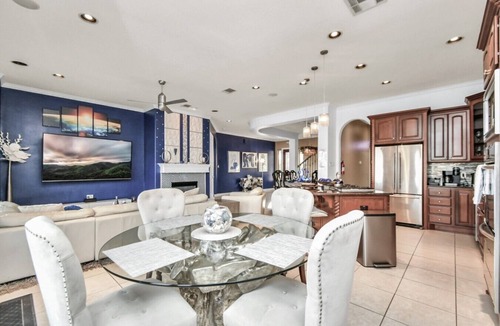 El Lago Villa | Waterfront Getaway Heated Pool+Jacuzzi & Game Room