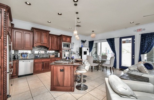 El Lago Villa | Waterfront Getaway Heated Pool+Jacuzzi & Game Room