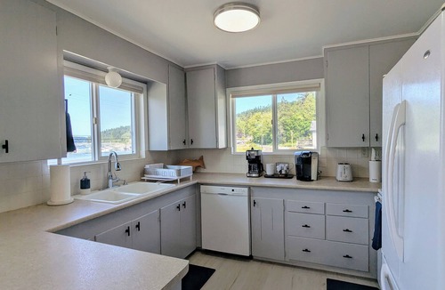 Oak Harbor House | Waterfront Getaway on Cornet Bay Deception Pass. Relaxing Retreat Whidbey Island