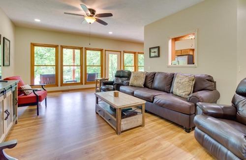 Gassville House | Waterfront Getaway w/Patio on the White River!