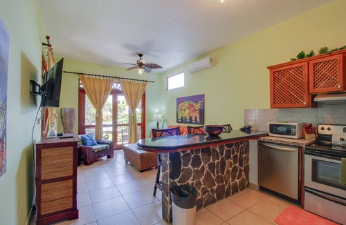 Jaco Apartment | Waterfront getaway with full kitchen, lush grounds - pool & beach access