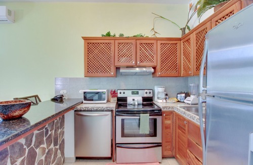 Jaco Apartment | Waterfront getaway with full kitchen, lush grounds - pool & beach access