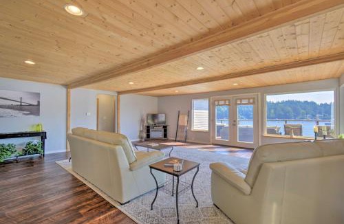 Gig Harbor House | Waterfront Gig Harbor Home w/Furnished Deck
