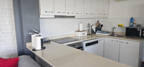 Kusadasi City Centre Apartment | Waterfront Glass Flat