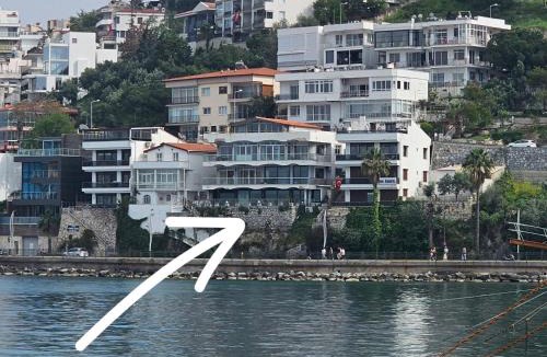 Kusadasi City Centre Apartment | Waterfront Glass Flat