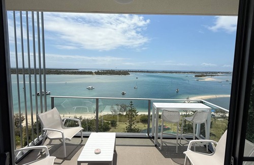 Labrador Apartment | Waterfront Gold Coast Luxury apartment on the Lagoon