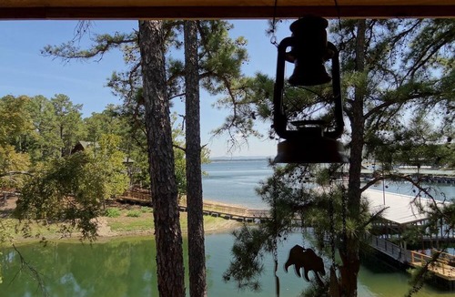 Mount Ida Cottage | Waterfront Group Cottage with Hot-Tub and Pool in Mount Ida, Arkansas