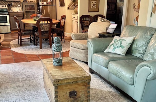 Freeport Cottage | Waterfront Guest Cottage 2 bdrm Sleeps 5. Minutes to beaches on 30-A