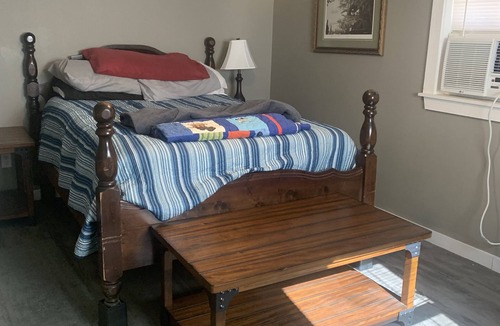 Hemphill House | Waterfront Guesthouse in Six Mile!