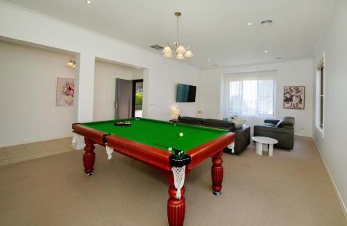 Yarrawonga House | Waterfront Haven