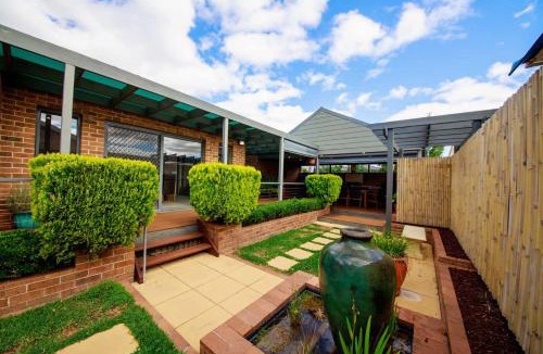 Yarrawonga House | Waterfront Haven