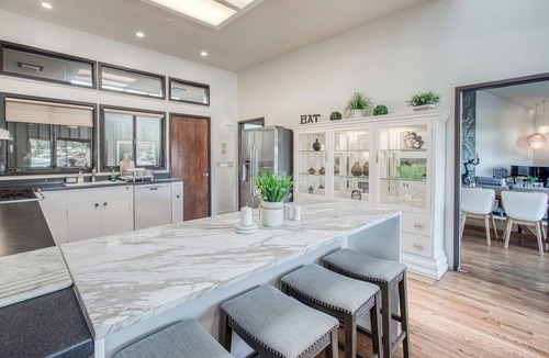 San Rafael House | Waterfront Hawaiian oasis