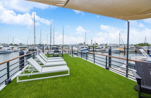 Key West Boat Rental | Waterfront & Heated Pool - Away Awai Floating Villa