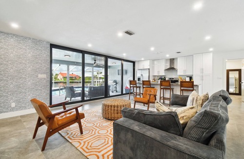 Apollo Beach House | Waterfront, heated Pool, kayaks, Game room, fishing
