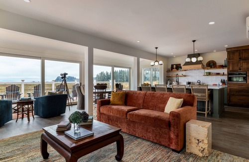 Ilwaco House | Waterfront Heron House at Baker Bay Retreat with Sauna, Pier and Large Deck