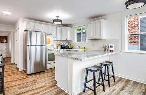 Rollingbay House | Waterfront home on Puget Sound with Mt. Rainier/Mt. Baker view & beach access