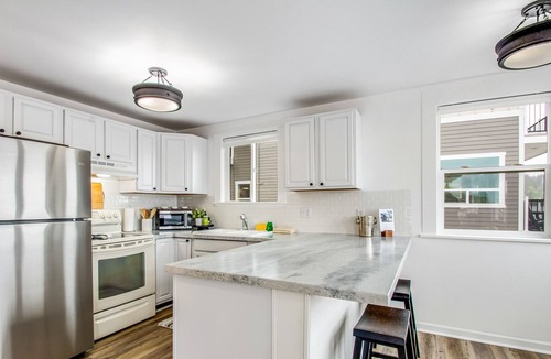 Rollingbay House | Waterfront home on Puget Sound with Mt. Rainier/Mt. Baker view & beach access