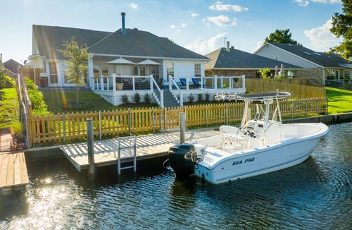 Slidell House | Waterfront Home 111 w/Boat Dock Near New Orleans French Quarter 4BR/3 Bath
