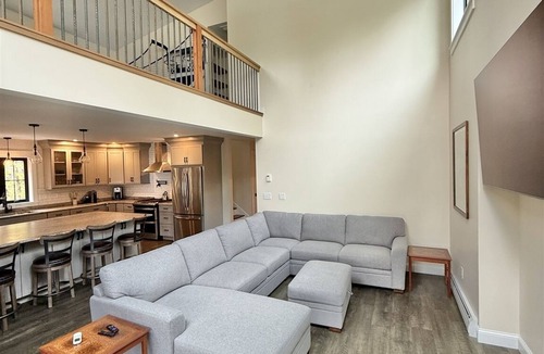 Sebago House | Waterfront home has 3-bedroom 3 bath