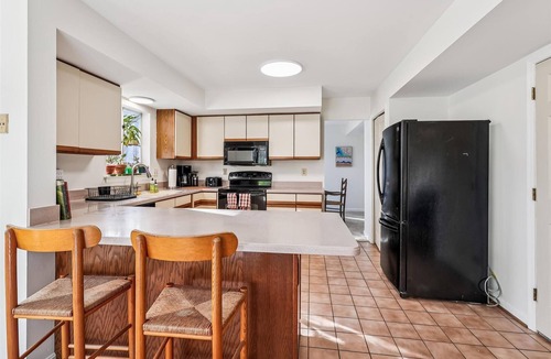 Arnold House | Waterfront home: history, nature and comfort