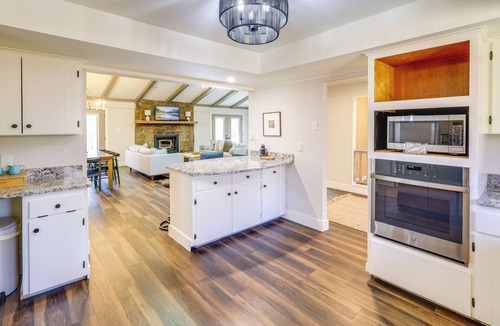 Edgemont House | Waterfront Home on Greers Ferry Lake w/Game Room