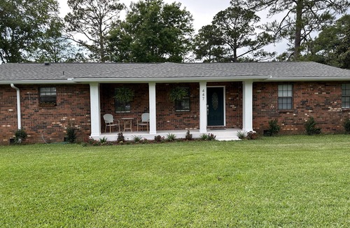 Florida Panhandle House | Waterfront home on large property. Close to many of Pensacola’s attractions.