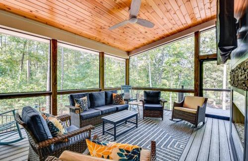 Reed Creek House | Waterfront Home on Lake Hartwell w/Dock Access