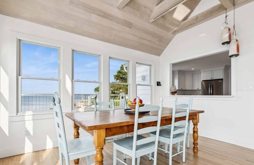Hampton Bays House | Waterfront Home on 6 Acres