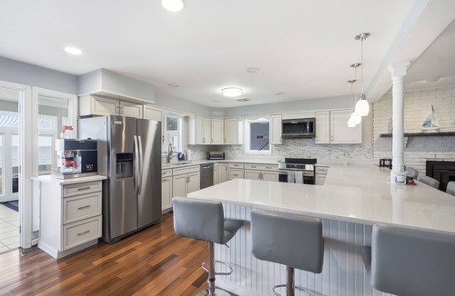 Stevensville House | Waterfront Home on the Chesapeake Bay with Pier only 30 min from naval academy