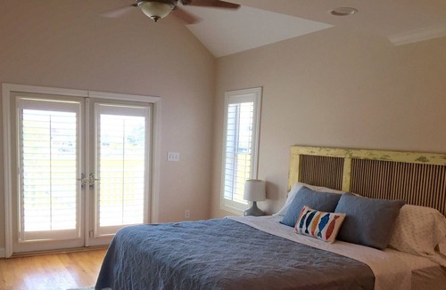 Morehead City House | Waterfront home overlooking the Intracoastal waters of the crystal coast.