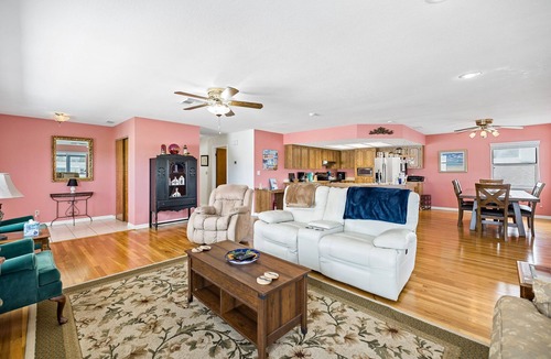 Spring Hill House | Waterfront Home/Heated Pool/Kayaks/Sunsets