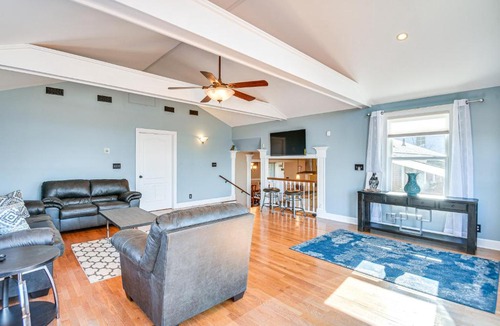 Hampton House | Waterfront Home w/Deck & Yard in Hampton!