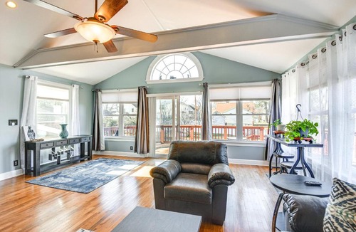 Hampton House | Waterfront Home w/Deck & Yard in Hampton!