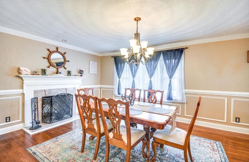 Hampton House | Waterfront Home w/Deck & Yard in Hampton!